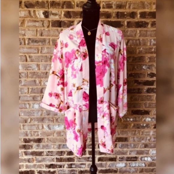 PINK FLORAL PRINT CARDIGAN & FACE MASK BUNDLE DEAL INCLUDES 2 ITEMS - Picture 2 of 3